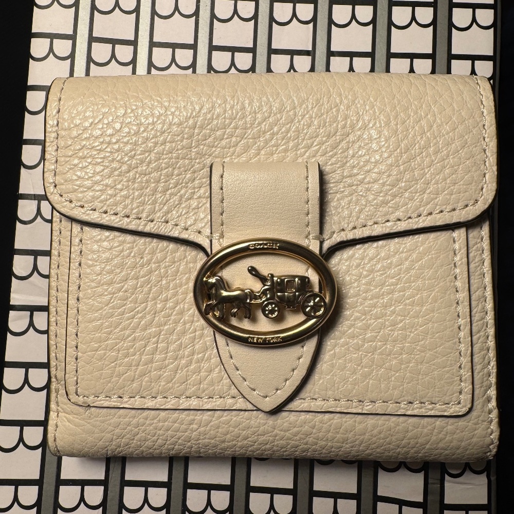Coach Chalk Leather Wallet with Gold Horse & Carriage Close